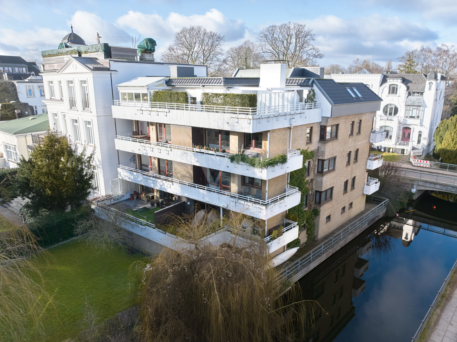 Direkt am Kanal - im Sommer ein Traum!