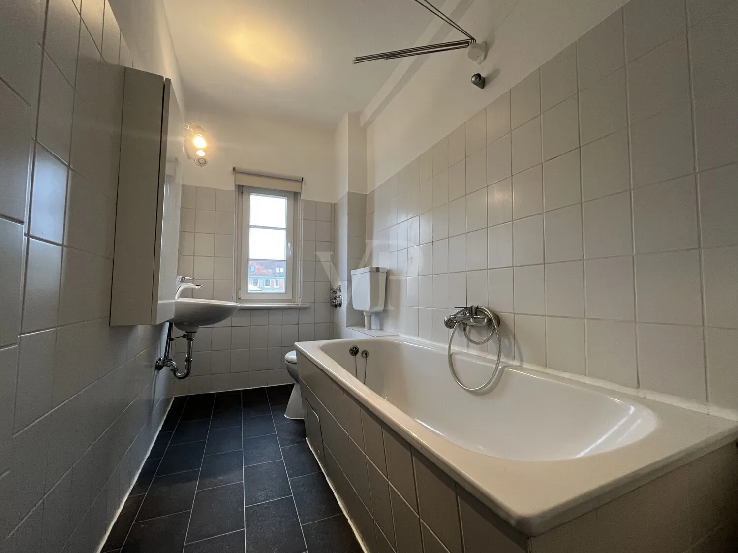 Badezimmer mit Tageslicht