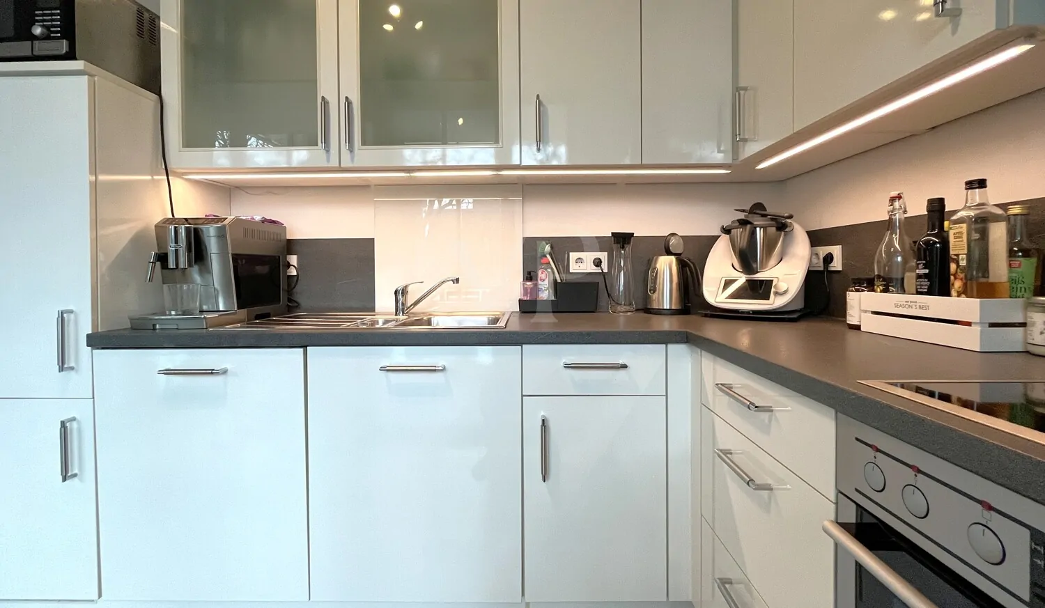 moderne Einbauküche - zeitlos und elegant