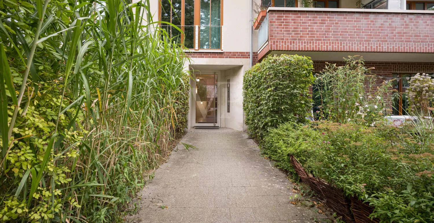 begrünter Eingangsbereich