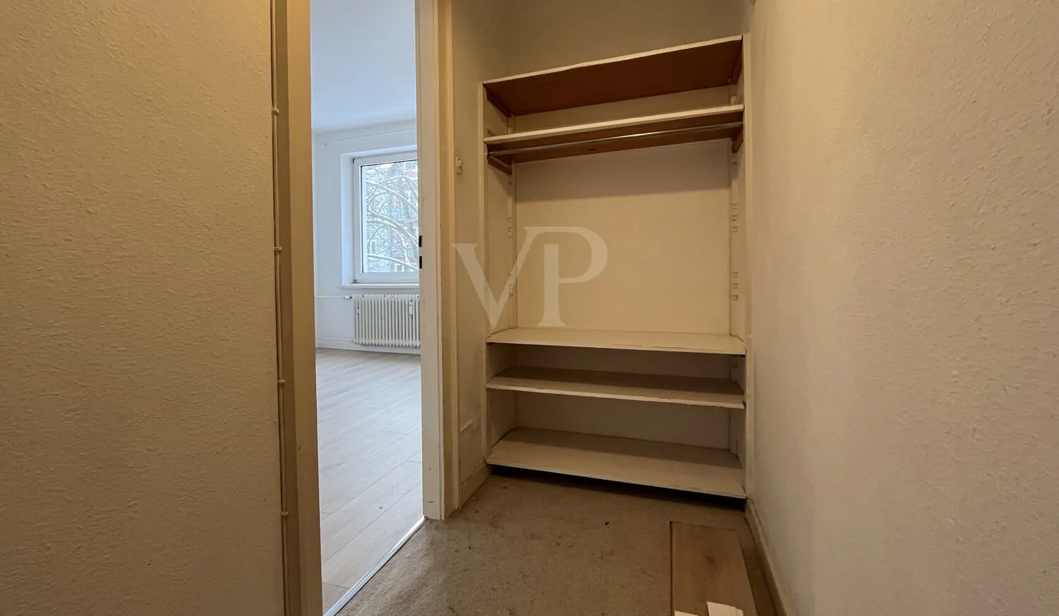 geräumige Abstellkammer