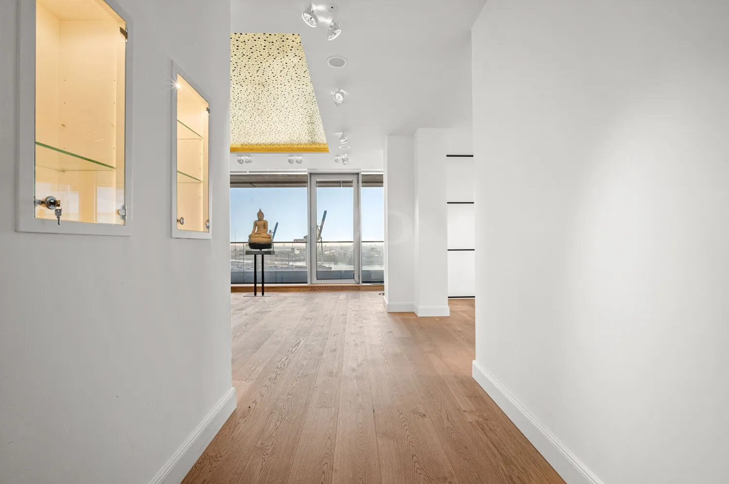 Der erste Blick geht auf die Elbe!