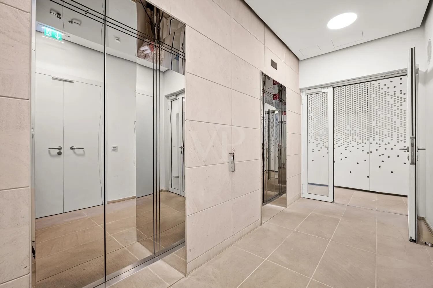 mit dem Aufzug von der TG bis ins 10.OG