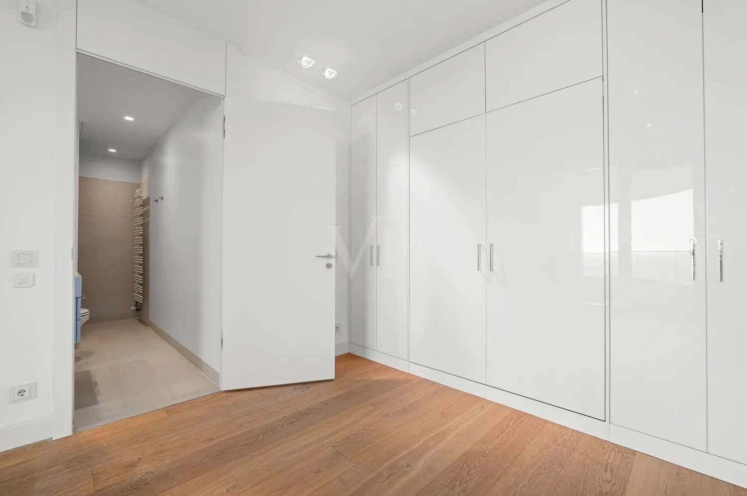 Ensuite-Bad am Schlafzimmer