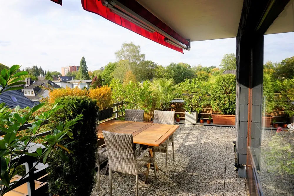 großzügiger Sitzbereich der SW- Dachterrasse