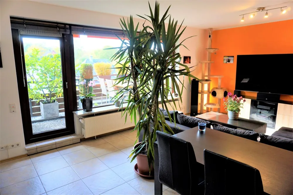 lichtdurfluteter Wohnbereich