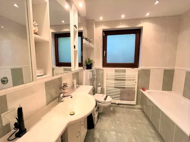 individuell gefliestes Tageslichtbad