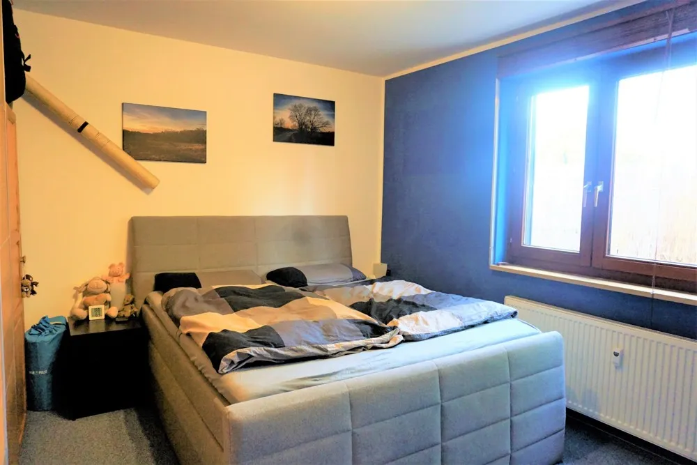 geräumiges Schlafzimmer