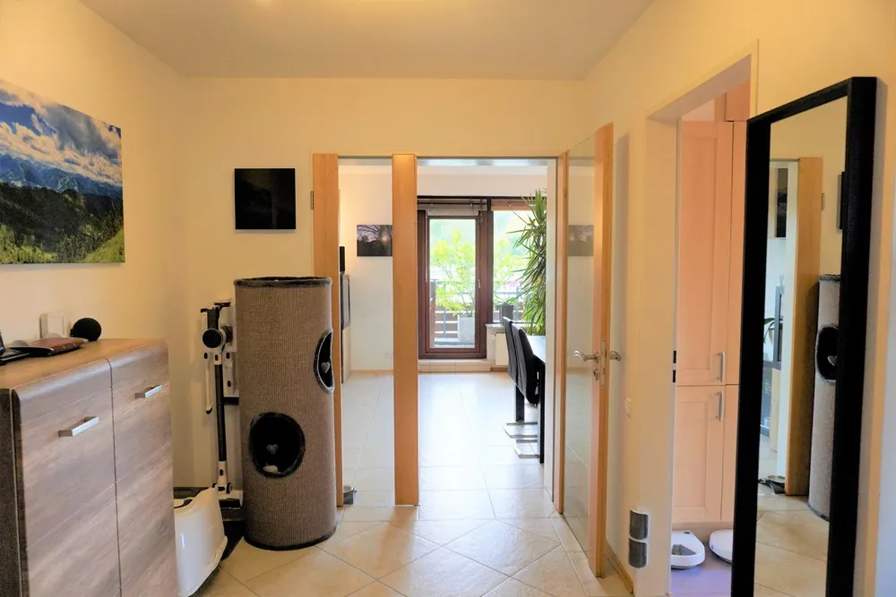 großzügiger und heller Flurbereich