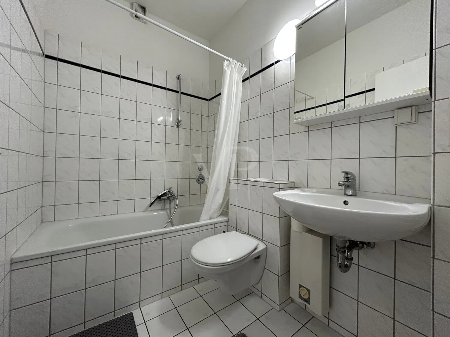 Badezimmer mit Badewanne