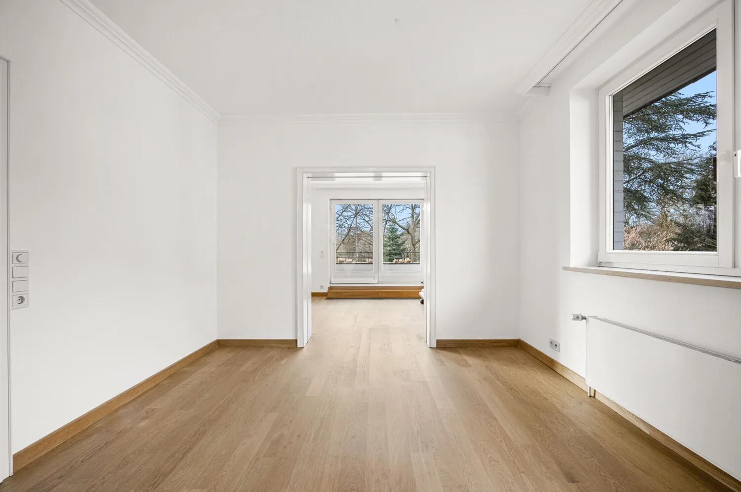 Blick vom Essbereich in das Wohnzimmer