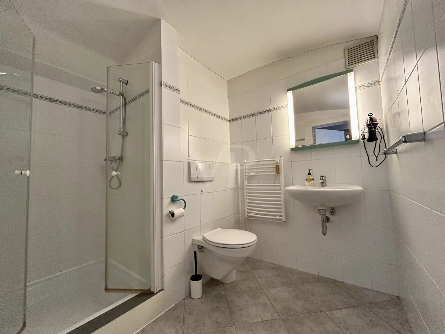 Funktionales Duschbad im Souterrain