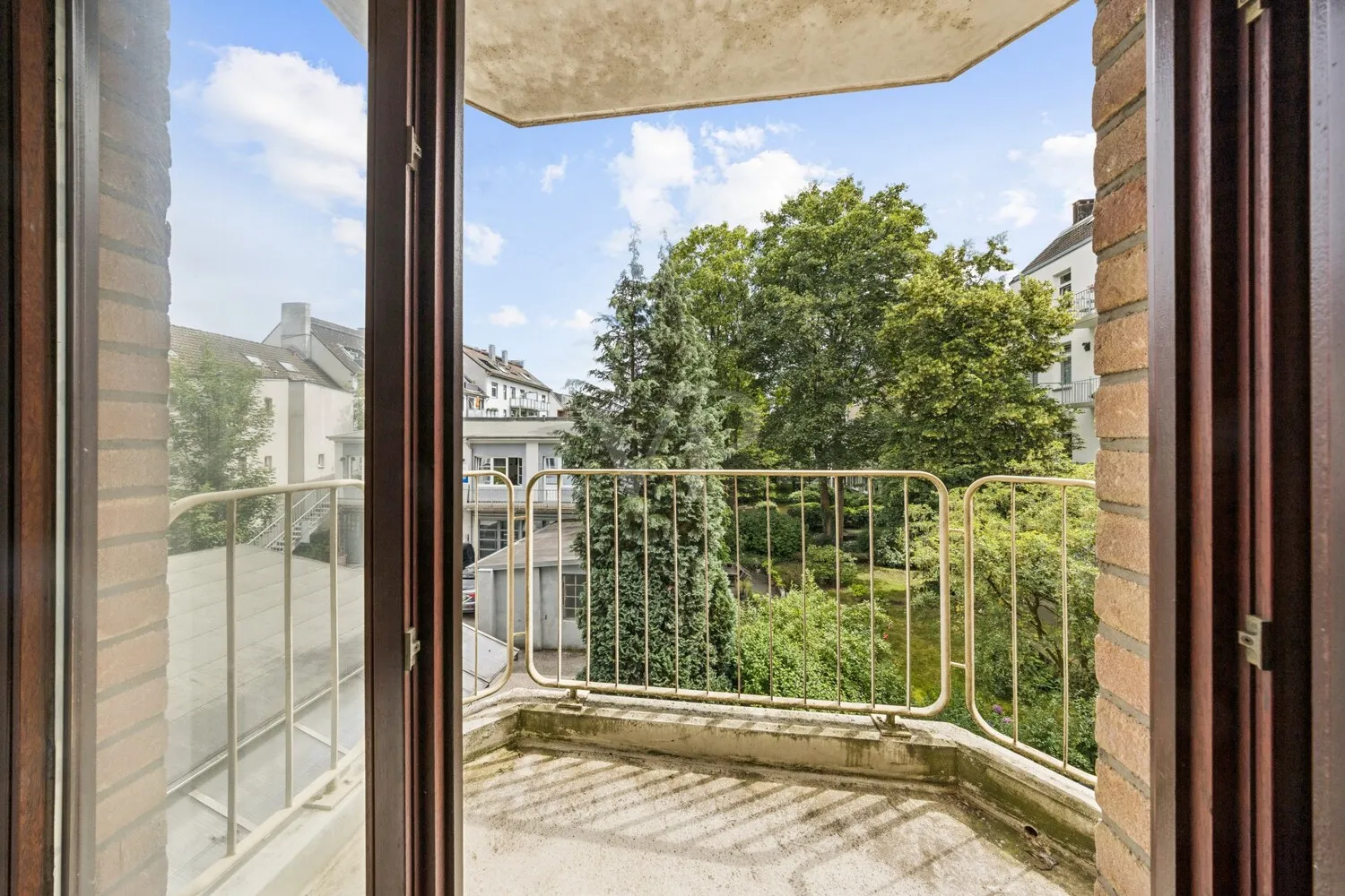 kleiner Ost-Balkon am Schlafzimmer zum Innenhof
