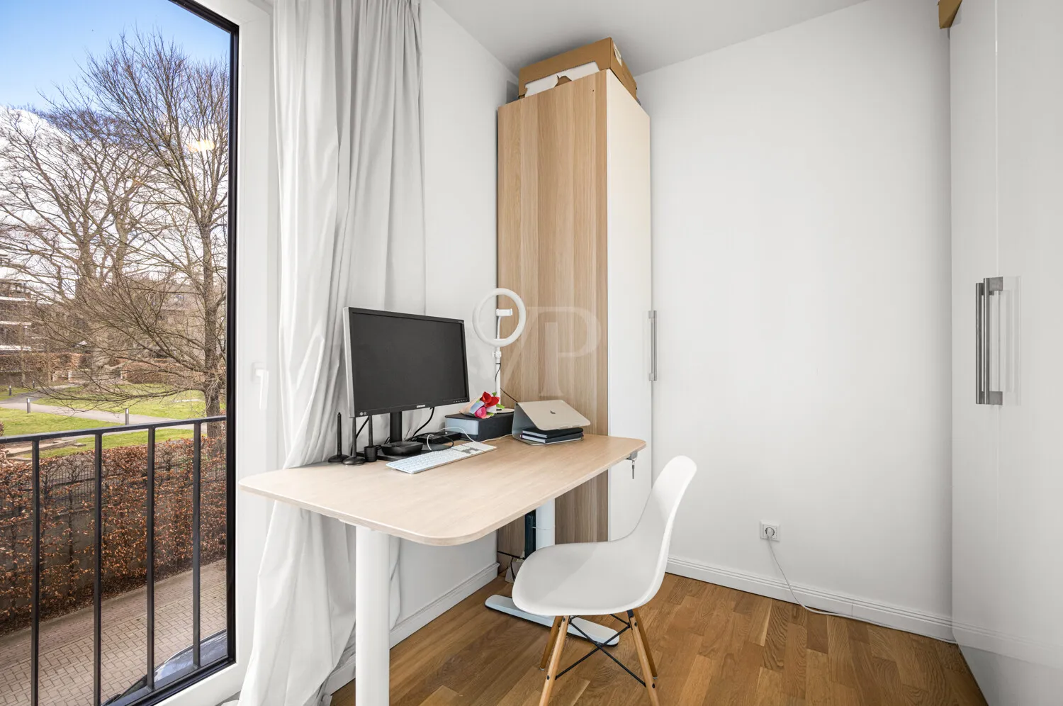 ...separatem halben ZImmer für zB. eine Ankleide