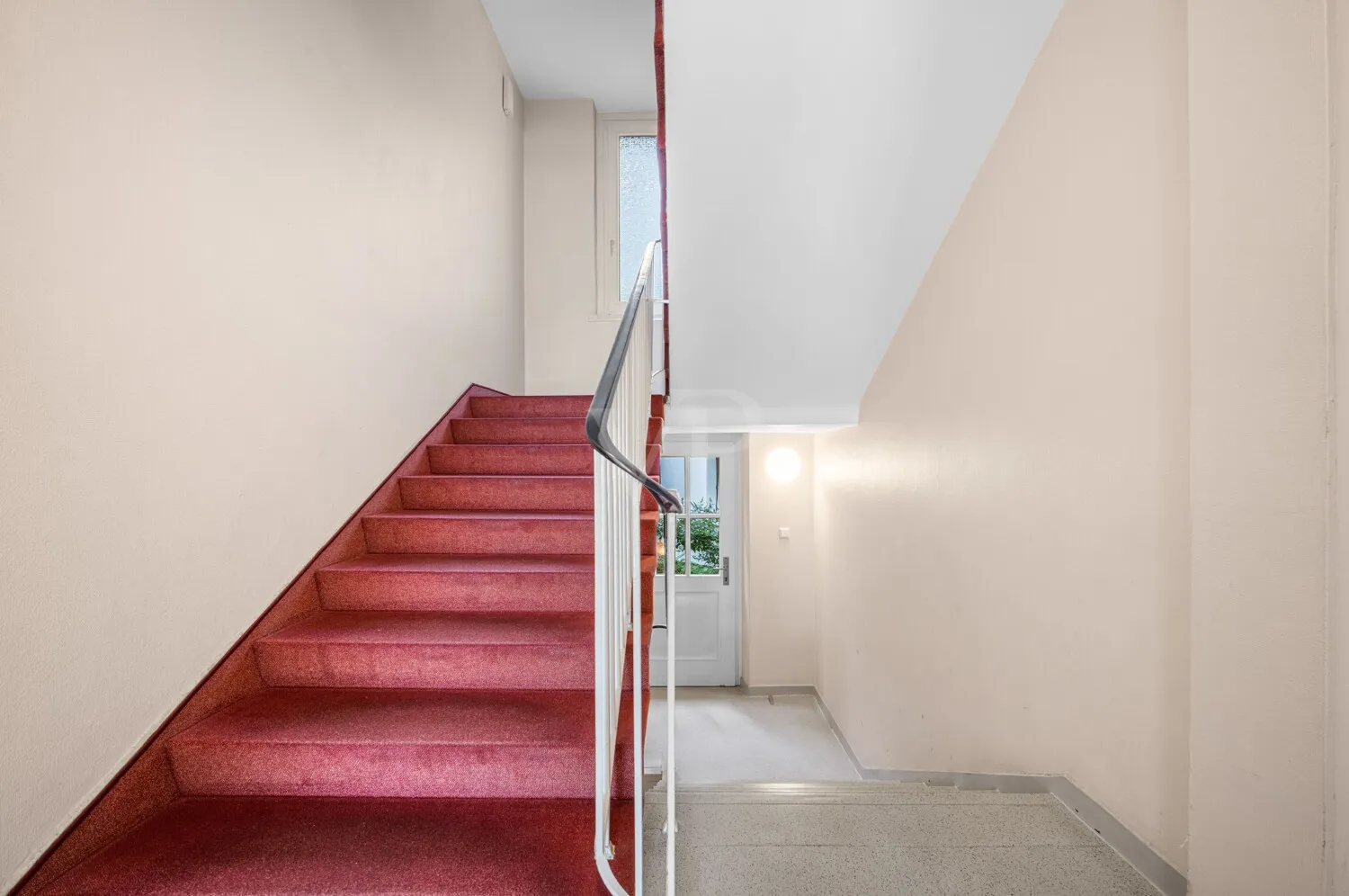 Gepflegtes Treppenhaus ohne Fahrstuhl