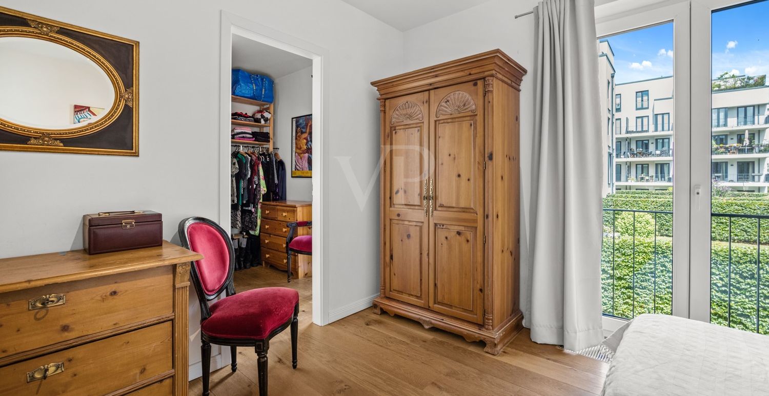 ...mit Zugang zum Ankleidezimmer