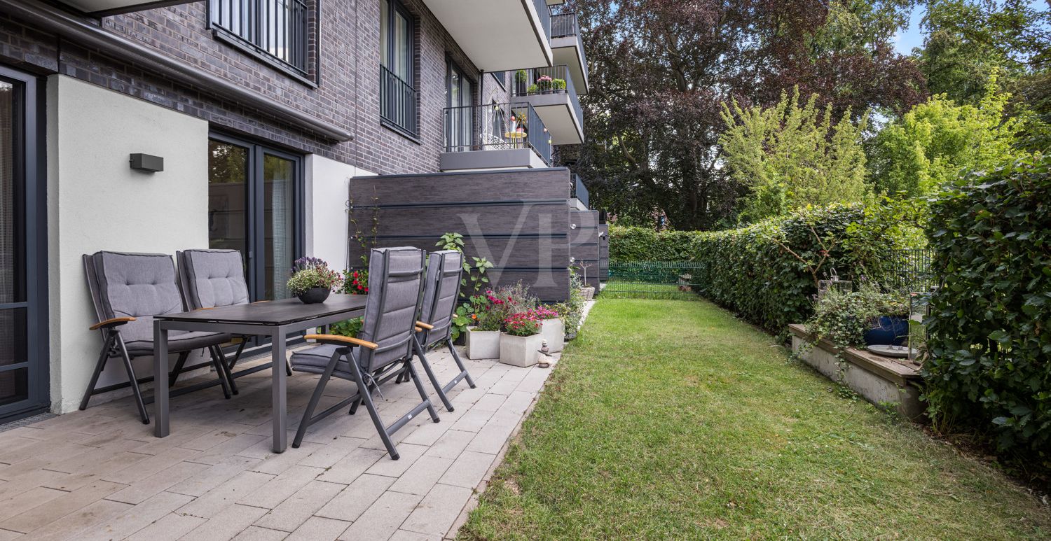 Süd-Terrasse mit Gartenanteil