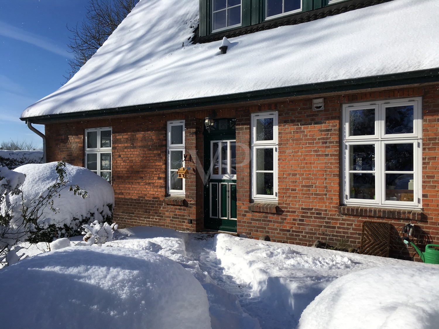 verschneiter Terrasseneingang im Winter