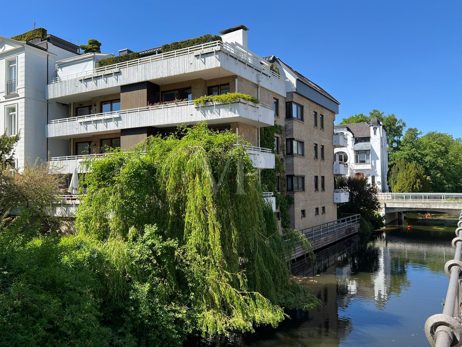 Direkt am Kanal - im Sommer ein Traum!