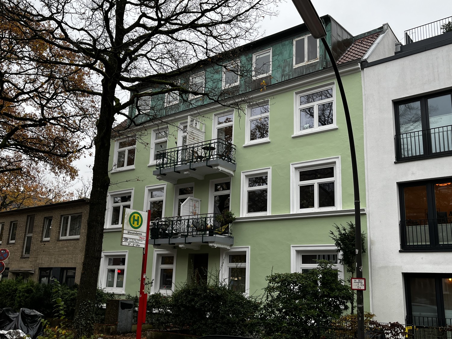 erneuerte vordere Fassade von 2024