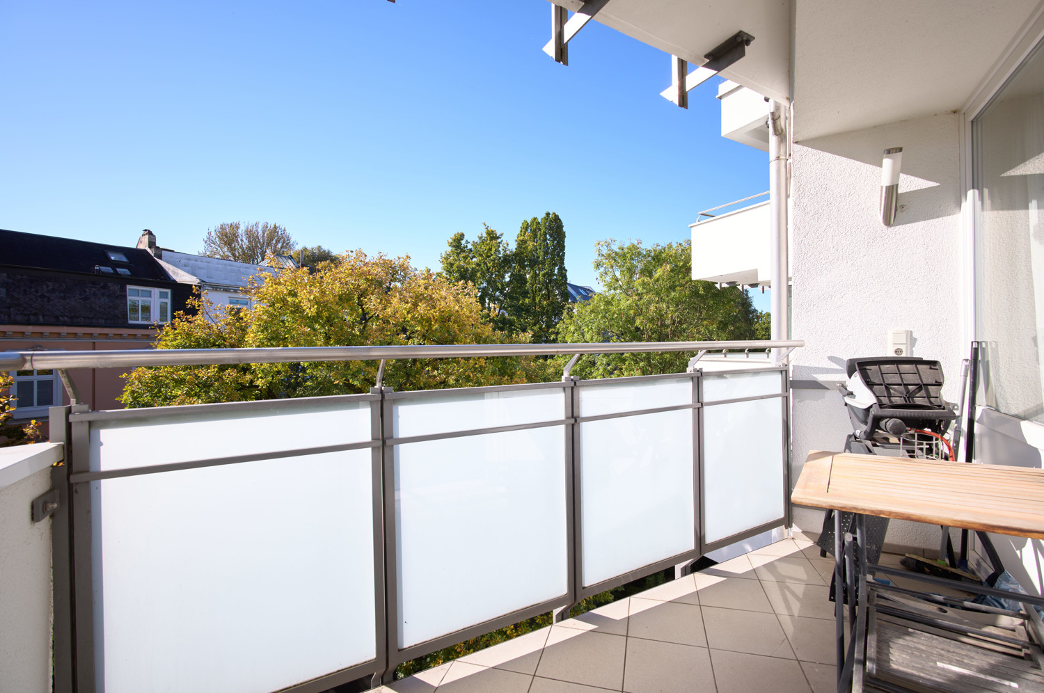 Südbalkon mit seitlichem Blick auf die Alster