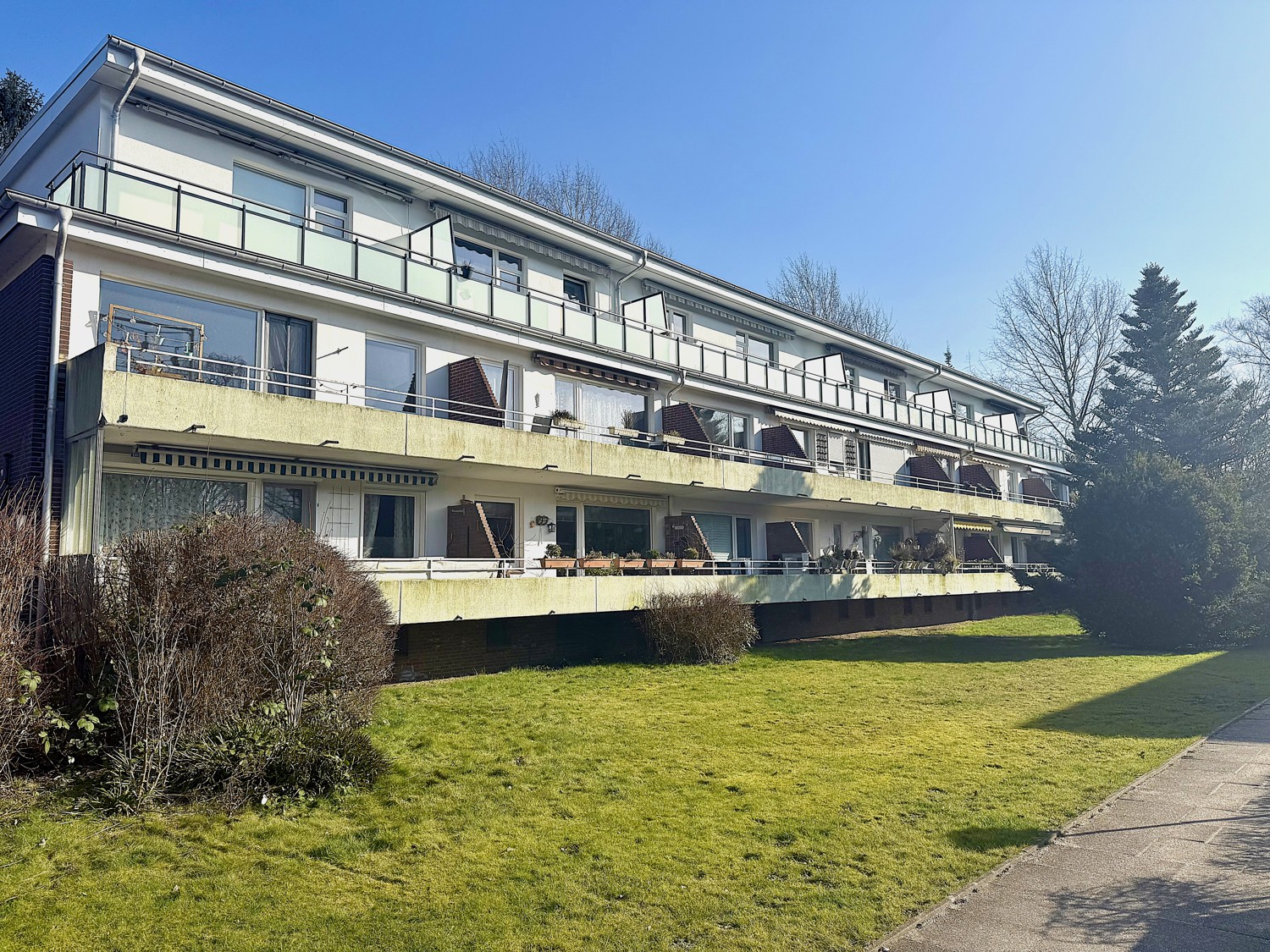 sonniger Westbalkon