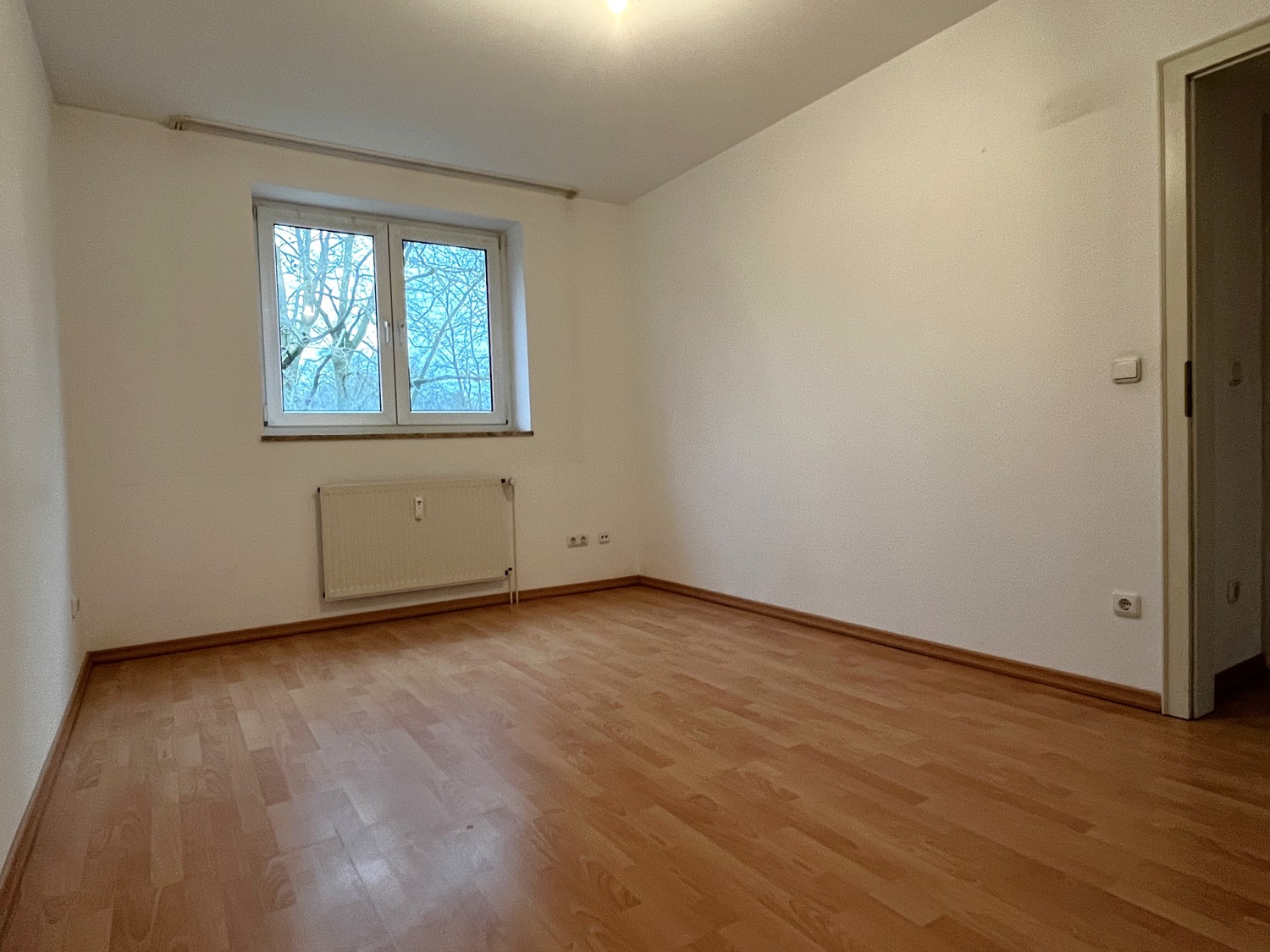 Schlafzimmer mit Blick aufs Grüne