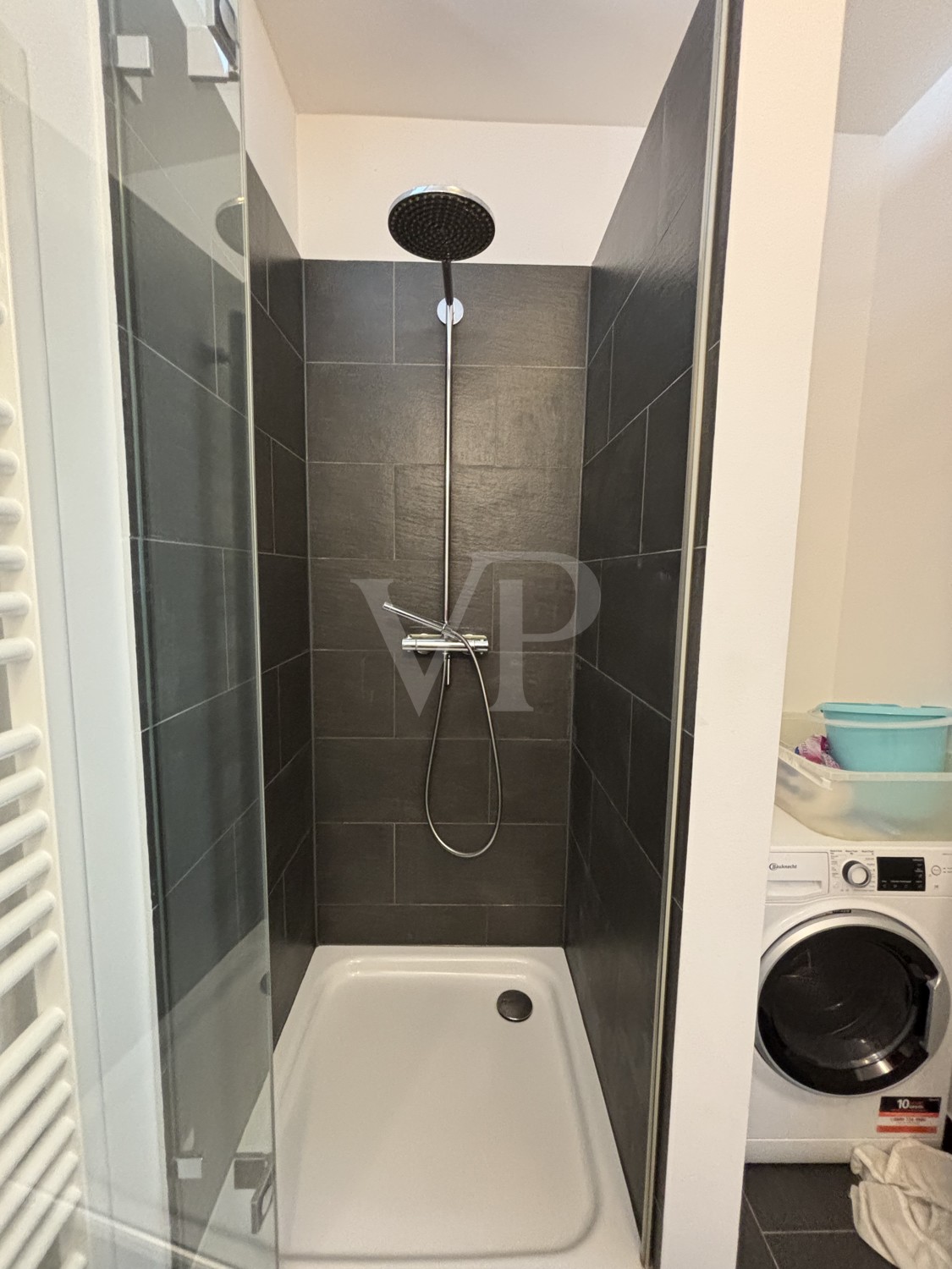 ... mit Dusche und Waschmaschinenanschluss