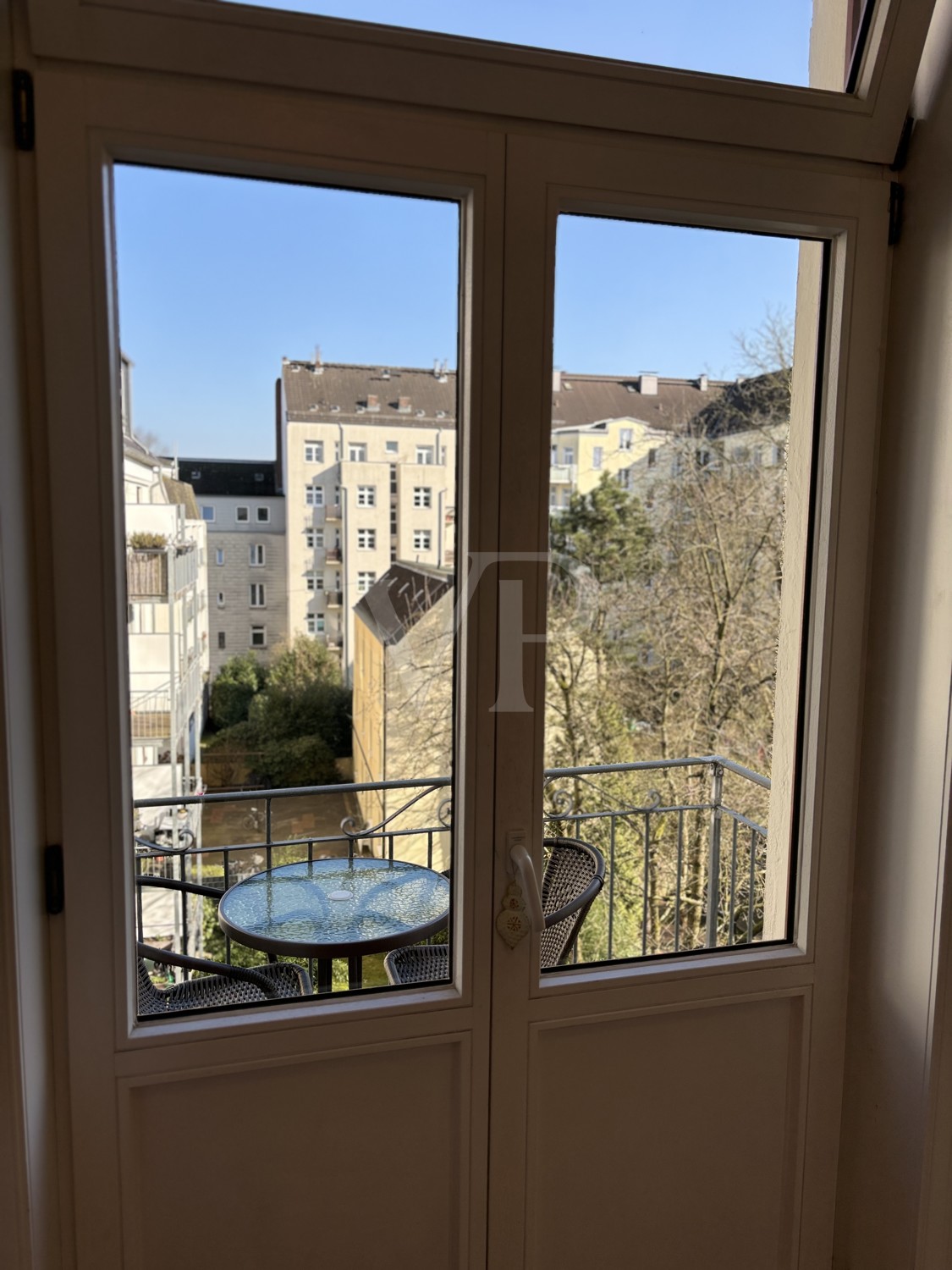Kleiner Balkon mit Ostausrichtung