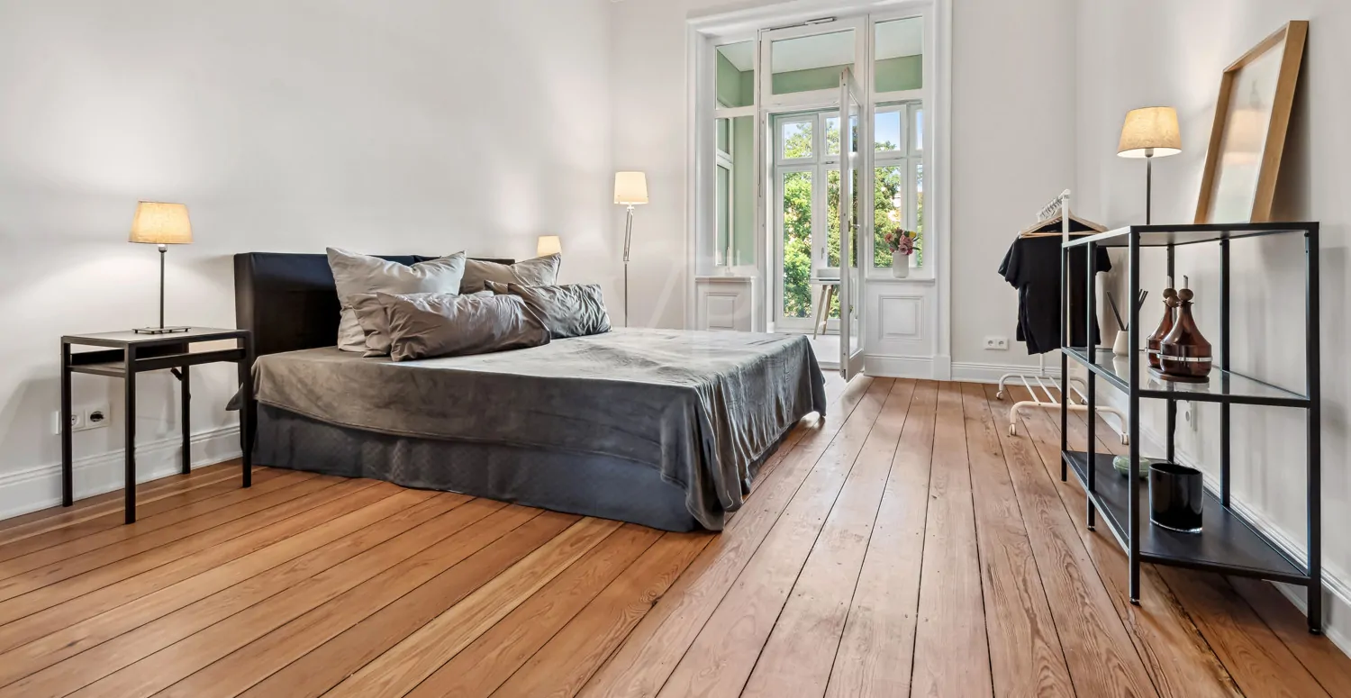 geräumiges Schlafzimmer mit vorgelagertem Wintergarten