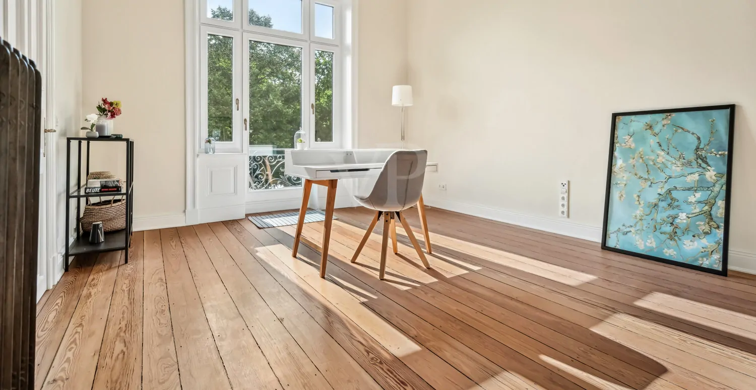 Büro- & Gästezimmer mit Balkonzugang