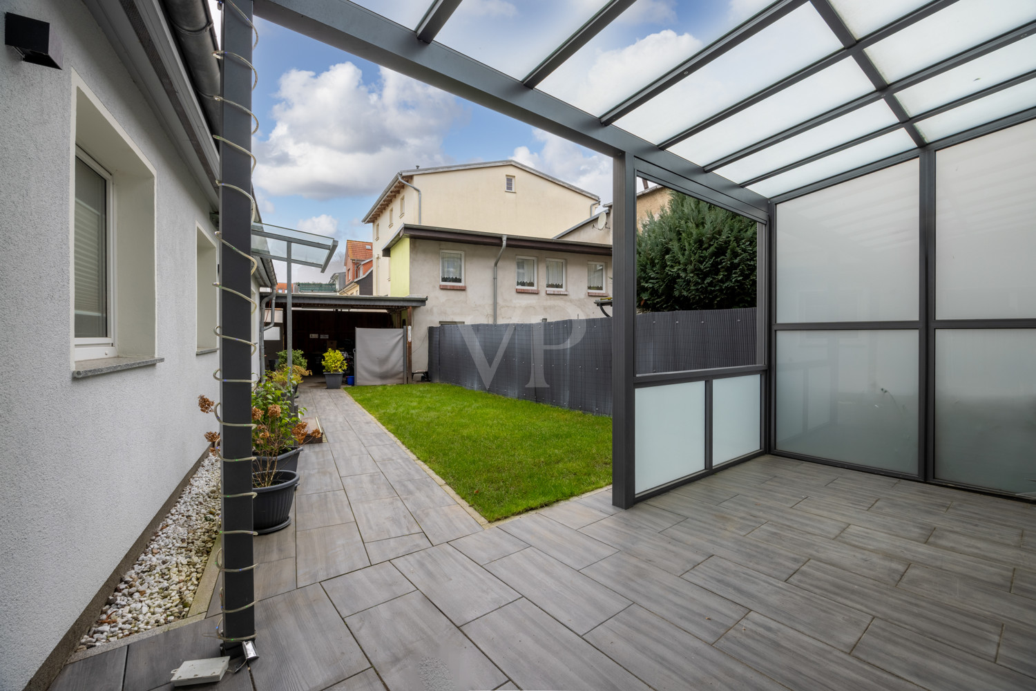 Terrasse mit Blick auf den Hof