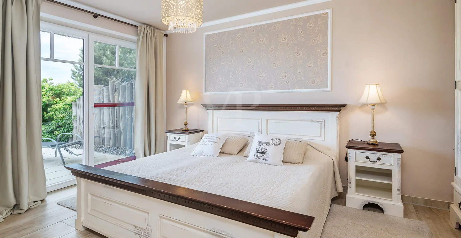 Schlafzimmer mit Terrassenzugang