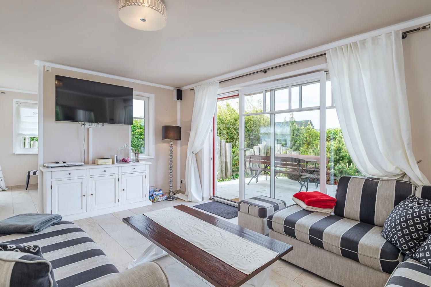 Wohnbereich mit Terrassenzugang