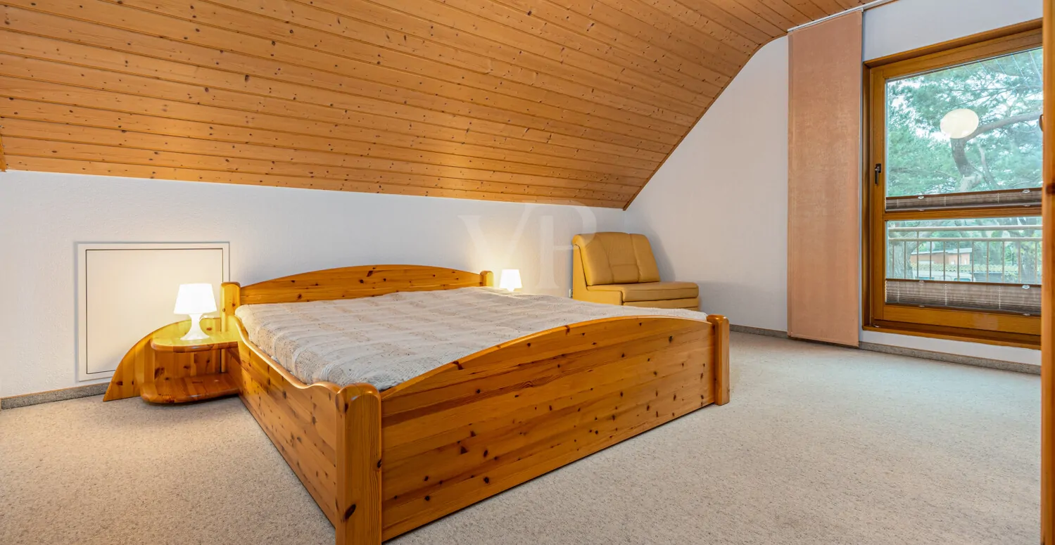 Schlafzimmer (3) mit Balkon