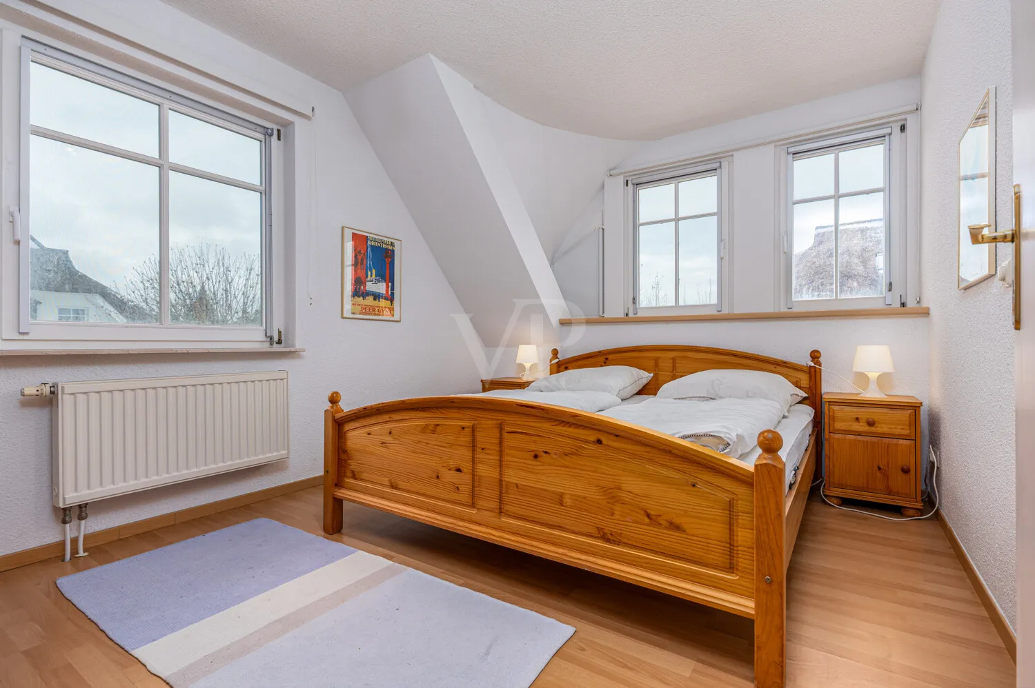 lichtdurchflutetes Schlafzimmer