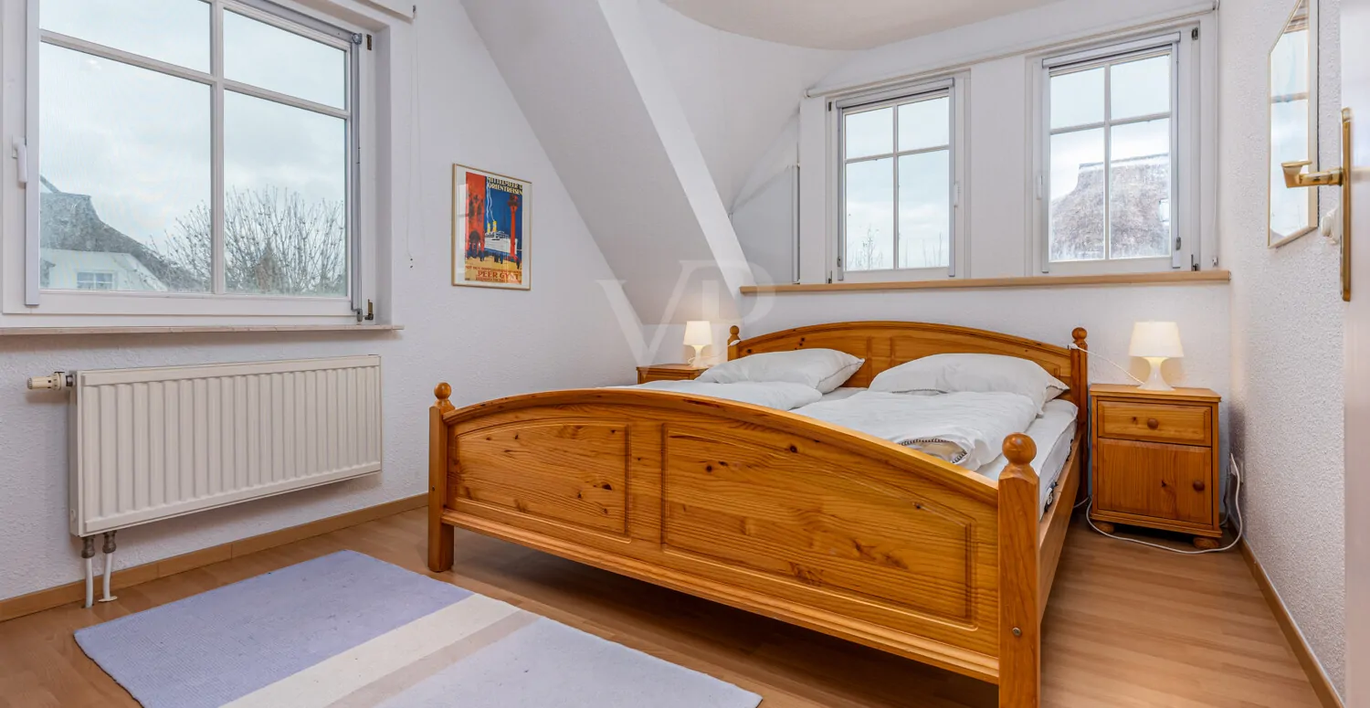 lichtdurchflutetes Schlafzimmer