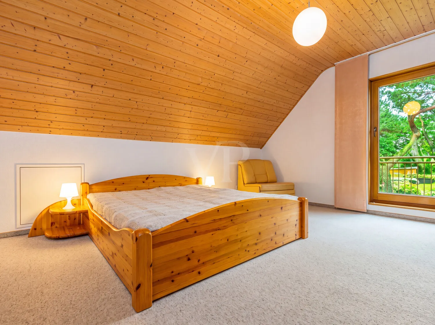Schlafzimmer mit Balkon