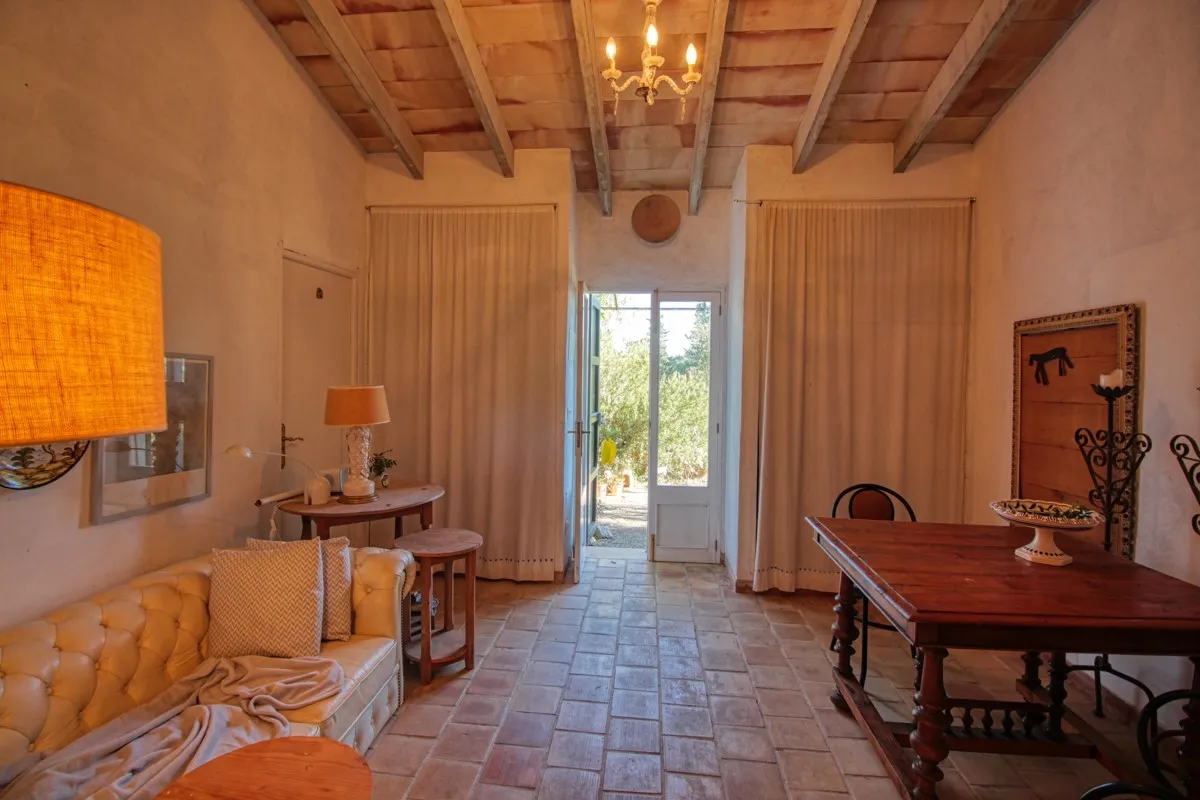 Rustic-finca-in-the-countryside-near-Arta