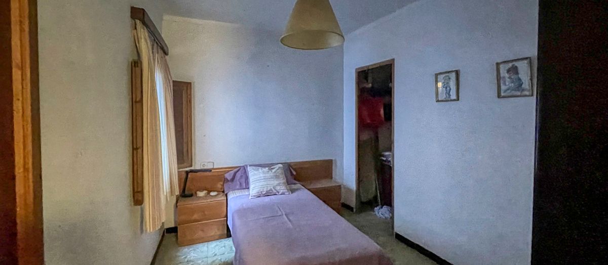 Interessantes-Haus-im-Zentrum-von-Búger-zu-verkaufen-nur-Exposee