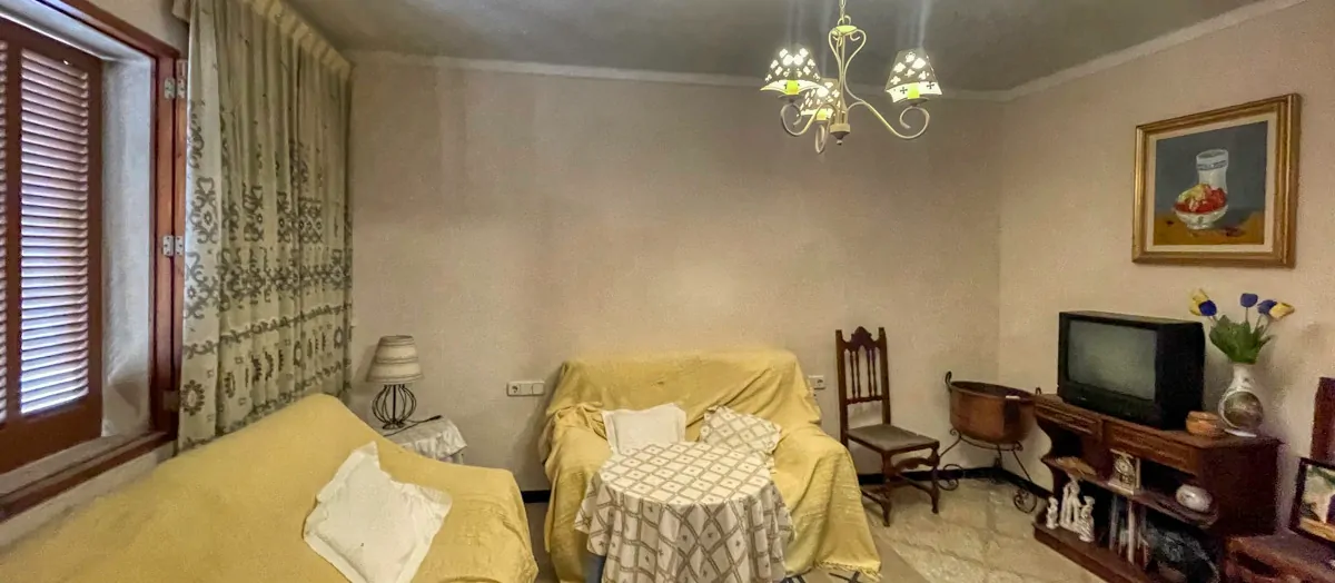 Interessantes-Haus-im-Zentrum-von-Búger-zu-verkaufen-nur-Exposee