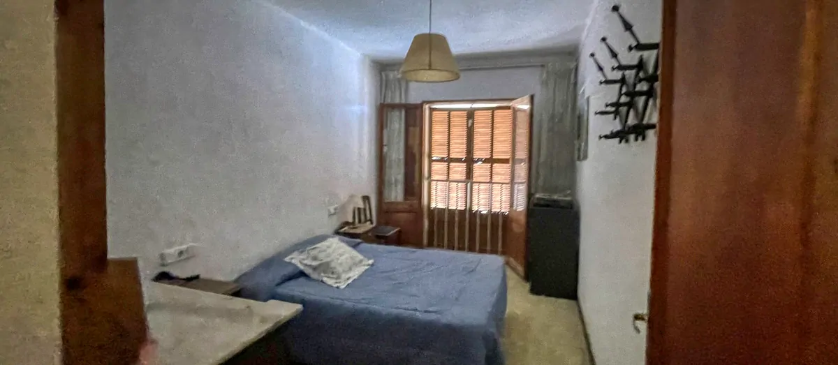 Interessantes-Haus-im-Zentrum-von-Búger-zu-verkaufen-nur-Exposee