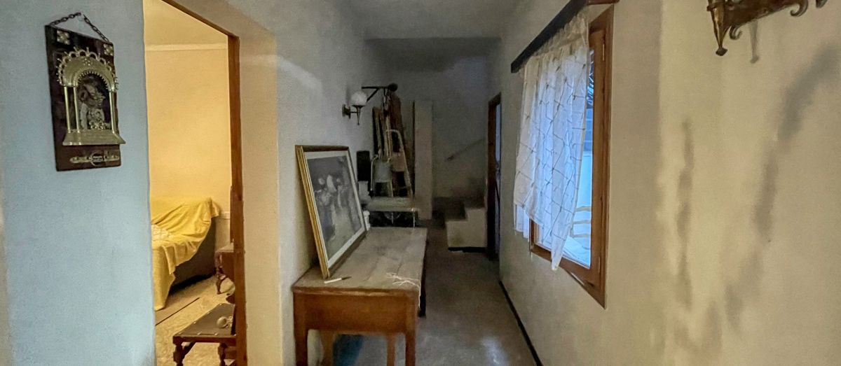 Interessantes-Haus-im-Zentrum-von-Búger-zu-verkaufen-nur-Exposee