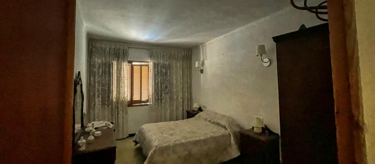 Interessantes-Haus-im-Zentrum-von-Búger-zu-verkaufen-nur-Exposee