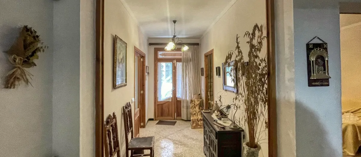 Interessantes-Haus-im-Zentrum-von-Búger-zu-verkaufen-nur-Exposee