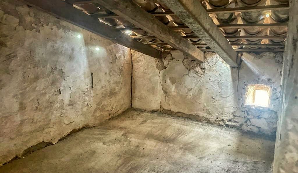 Zu-verkaufen-großes-traditionelles-Haus-zur-Renovierung-in-Son-Servera