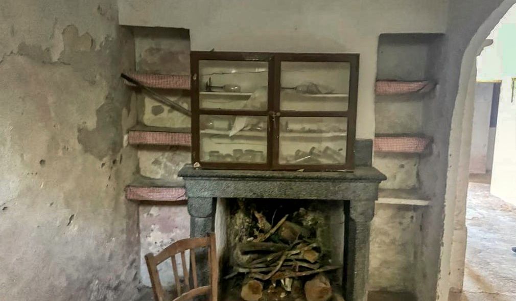 Zu-verkaufen-großes-traditionelles-Haus-zur-Renovierung-in-Son-Servera