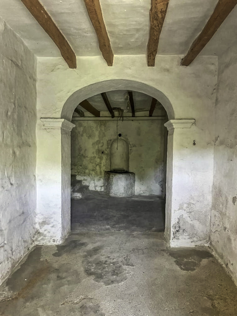 Zu-verkaufen-großes-traditionelles-Haus-zur-Renovierung-in-Son-Servera