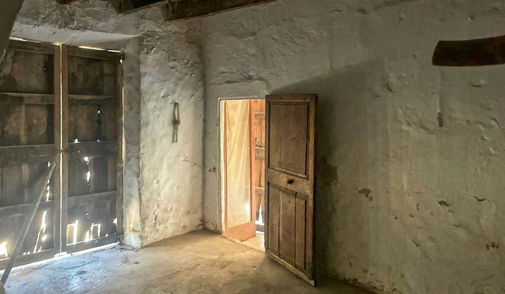 Zu-verkaufen-großes-traditionelles-Haus-zur-Renovierung-in-Son-Servera