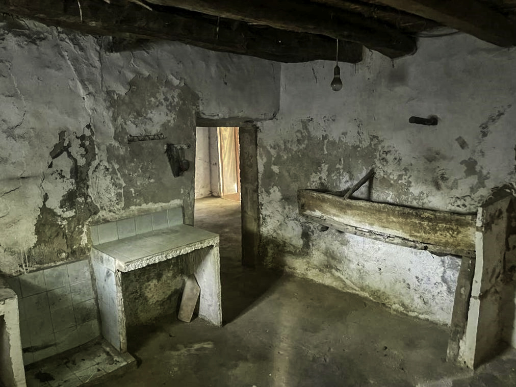 Zu-verkaufen-großes-traditionelles-Haus-zur-Renovierung-in-Son-Servera